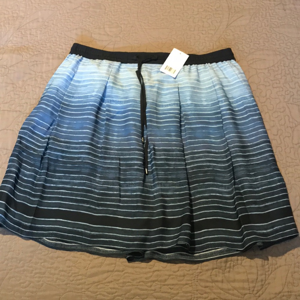 New w tag Vince M Skirt